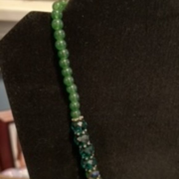Vintage Green Beaded Necklace Handmade by an Argentine Designer - Picture 5 of 8